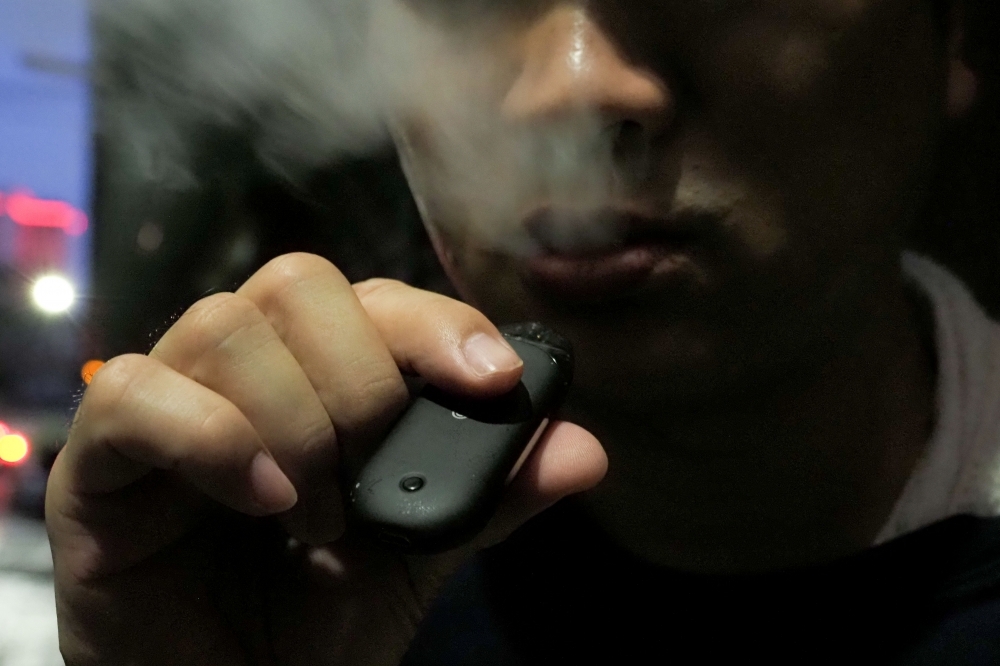 國健署加強禁絕電子煙，擬依《消保法》規定，一旦確認電子煙有損消費者健康，可依法要求業者回收產品。（資料照片／張家銘攝）