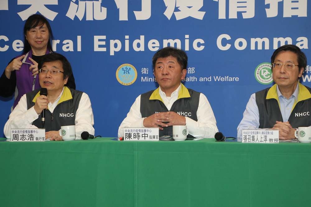 指揮中心宣布，台灣武漢肺炎23日新增兩例，案例27、28為一對父子。（王侑聖攝）