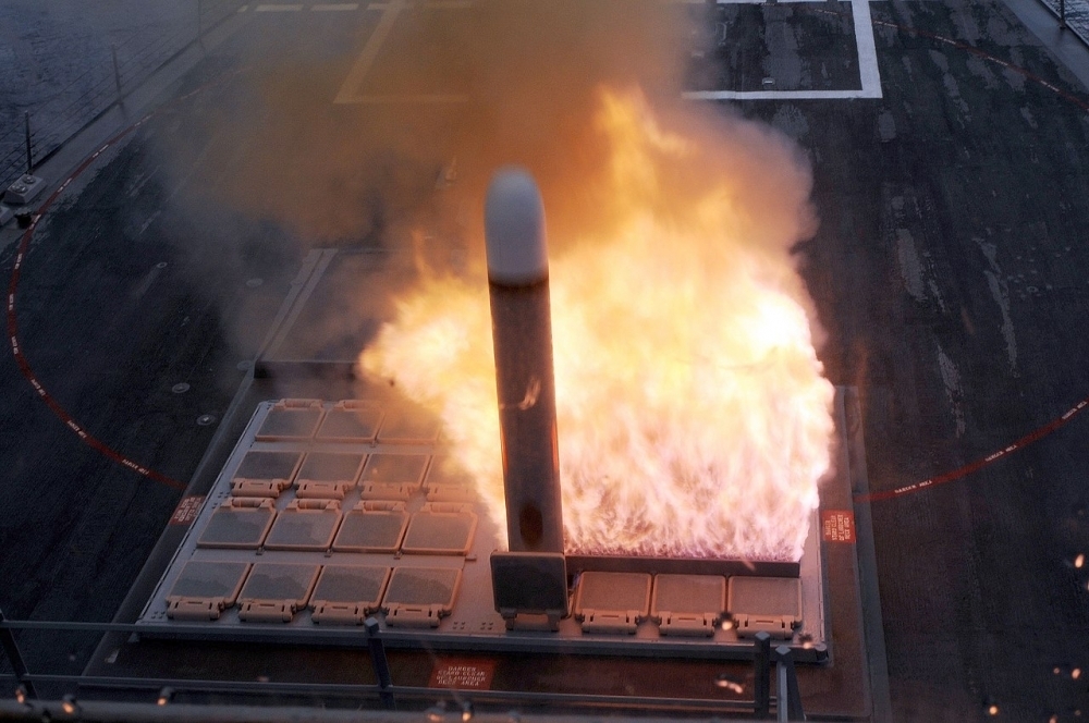 「高雄」號登陸艦2月26日在九鵬基地外海首次完成海弓三防空飛彈由MK41垂直發射系統（圖）升空的飛行導控測試。（取自美國海軍）