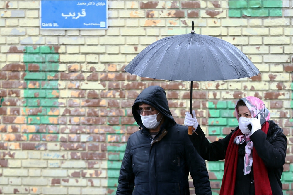 伊朗全國感染新型肺炎人數突破萬人，第一副總統正式確診感染。（湯森路透）