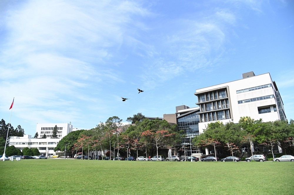 清華大學24日也傳出有26名師生曾與武漢肺炎確診案例有密切接觸，20門課將改為遠距教學。（取自國立清華大學臉書）