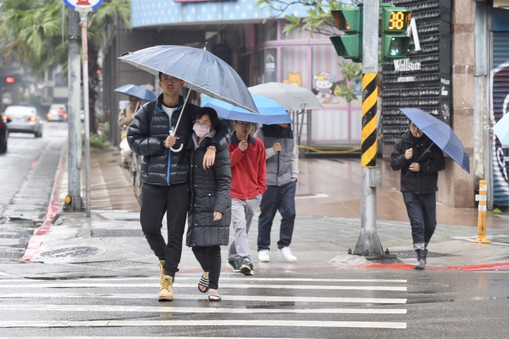 台灣1日白天變得比較濕涼，天氣風險公司分析師賴忠瑋表示，主要受到東北風影響。（資料照片／張文玠攝）