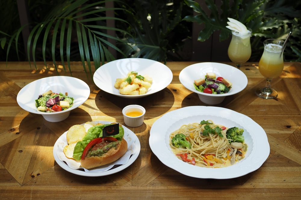 「金色三麥」餐廳推出 2 款蔬食主餐的「享一人」獨享套餐（吳文元攝）
