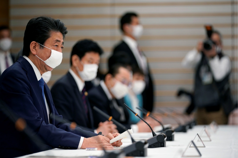 日本首相安倍晉三7日下午，正式宣布進入緊急狀態。（湯森路透）