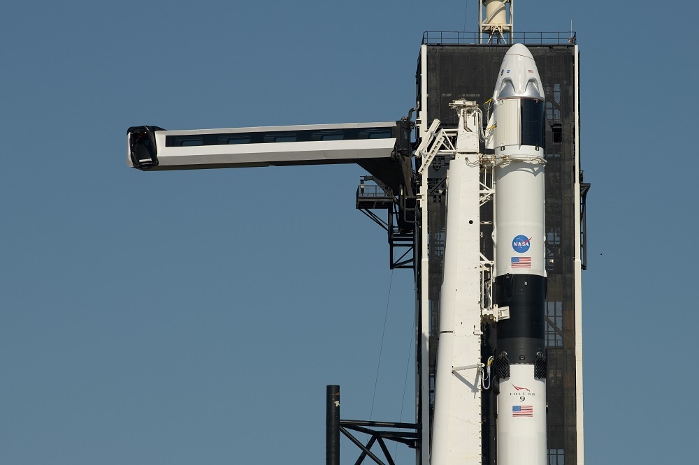 SpaceX的「獵鷹9號」火箭搭載太空船「龍飛船」。（湯森路透）