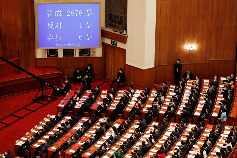 中國13屆全國人民代表大會（全國人大）28日下午舉行，最受矚目的「港版國安法」以2878贊成票、1反對票通過。陸委會隨後發出聲明，嚴厲譴責中共強推惡法，並表示台灣對香港將展開人道援助行動專案，嚴正捍衛普世價值。（湯森路透）