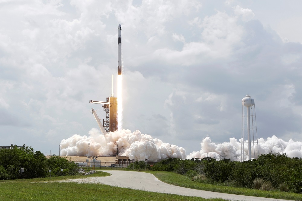 SpaceX火箭「獵鷹9號」30日順利發射。（湯森路透）