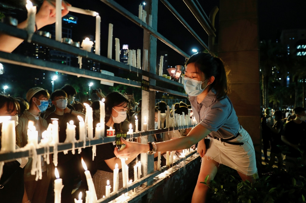 香港民眾參與各地舉辦「六四事件31週年」紀念集會。（湯森路透）