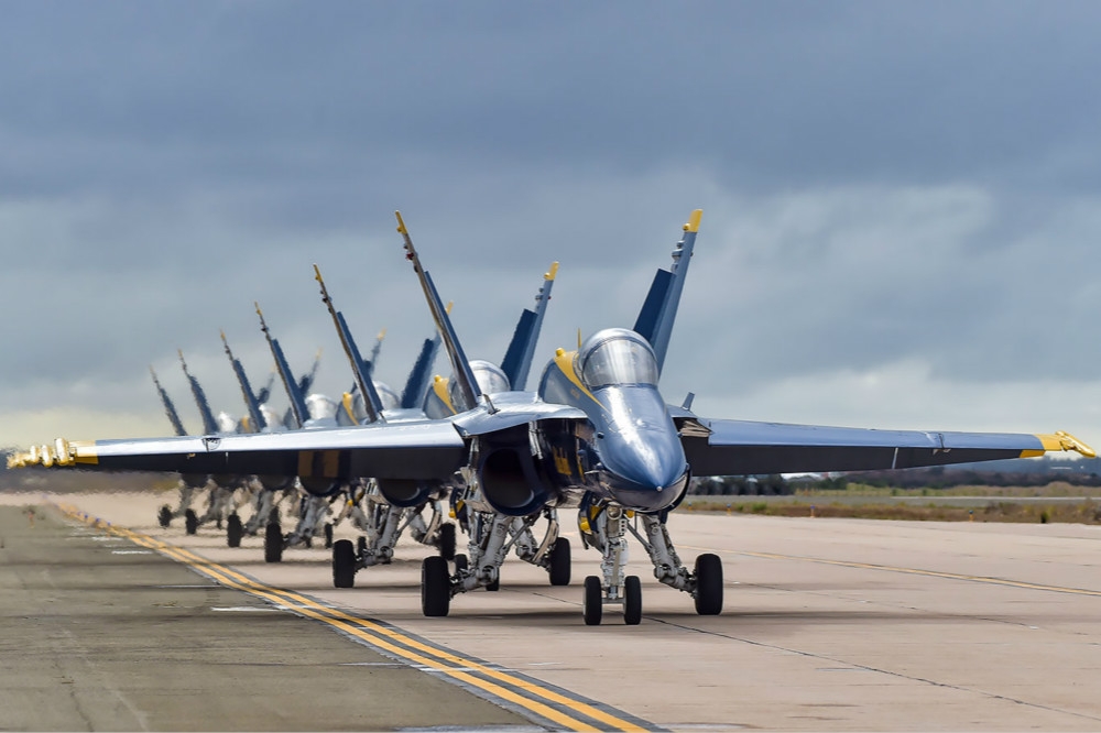 從1986年至今、藍天使中隊一直使用「大黃蜂」戰機進行表演。（圖片取自美國海軍）