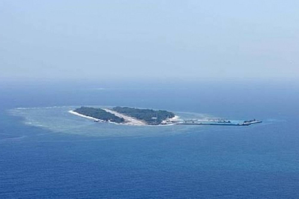 一旦失去距離台灣本島五百公里的東沙島，等於同時放棄了一千六百公里外的太平島，損失的不是幾平方公里的領土，而是在國際空間他國的尊重與話語權。（圖片取自海岸巡防署）
