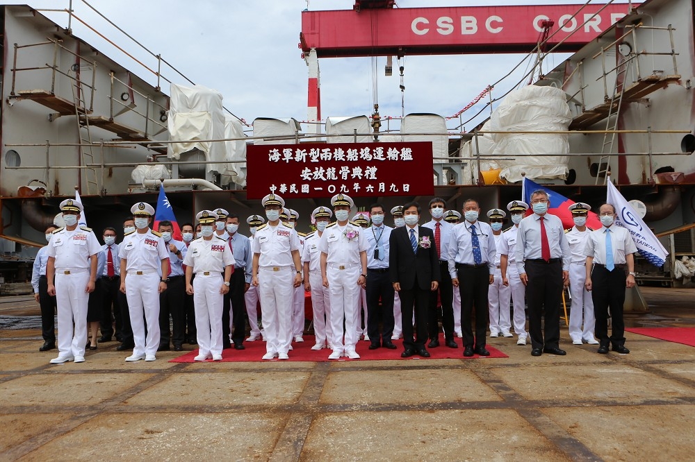台船建造海軍「新型兩棲船塢運輸艦」已於2019年5月6日正式開工，5月22日已完成首兩船段建造暨第二階段（安龍節點）工作報告驗收，達成安放龍骨條件。（台船提供）