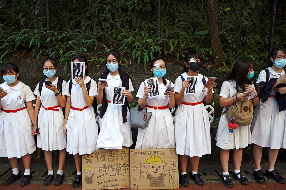 在「反送中」抗爭活動期間，多間學校學生罷課抗議。（湯森路透）