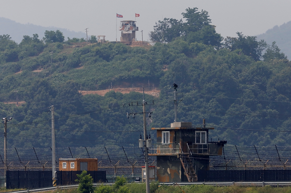 南韓軍方指，有小量北韓軍隊進駐非軍事區哨站。（湯森路透）