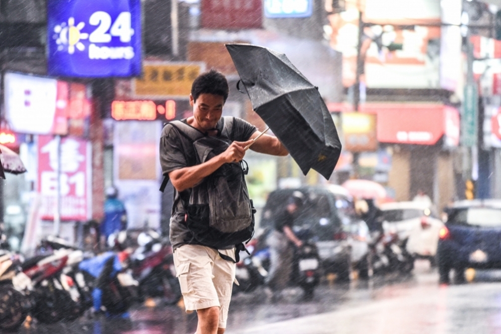 氣象局預估今年侵台颱風數量正常，為3至5個。（資料照片／葉信菉攝）