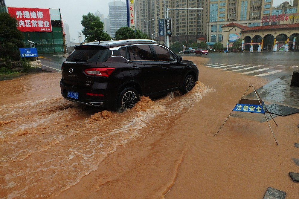 中國南方出現豪大雨災情。（湯森路透）