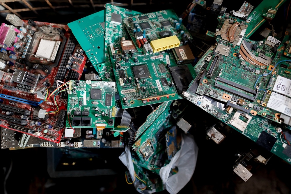聯合國報告指出，2019年全球製造了5400萬噸了「電子廢物」（e-waste），這在5年內成長了21%。（湯森路透）