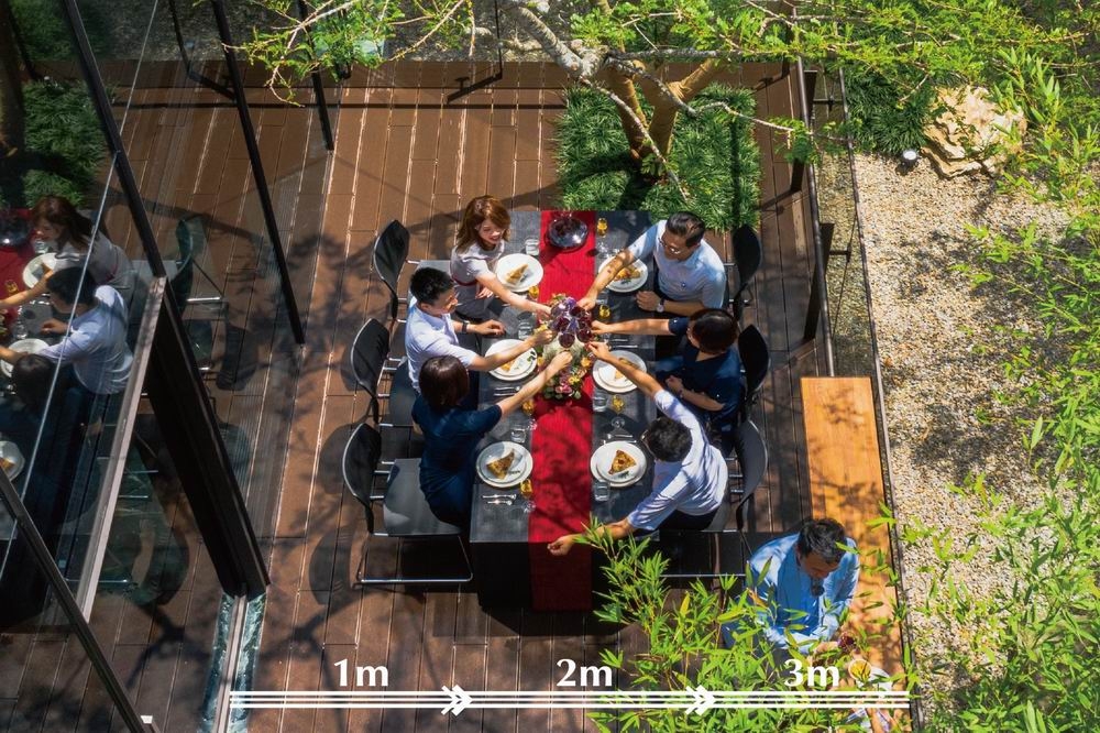 惠宇新案申請宜居建築，5、6坪的超大前陽台連餐桌都可以搬出來聚餐。（惠宇提供）