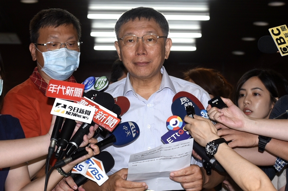 台北市長柯文哲委由律師陸正義控告葛特曼妨害名譽，並於9日上午10點以告訴人身分到北檢第五辦公室出庭。（蔣銀珊攝）