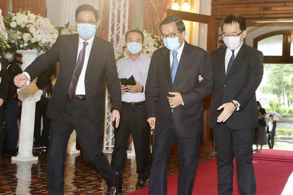 前總統陳水扁3日上午與兒子陳致中，一同前往台北賓館參加李登輝追思會。（總統府提供）