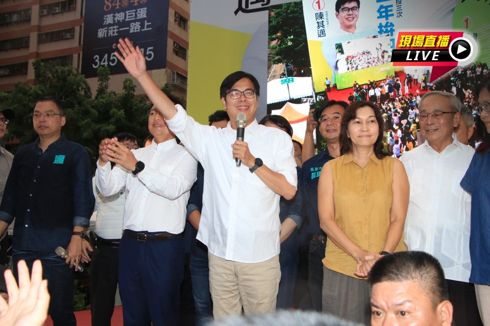 民進黨高雄市長候選人陳其邁發表勝選感言。（王侑聖攝）