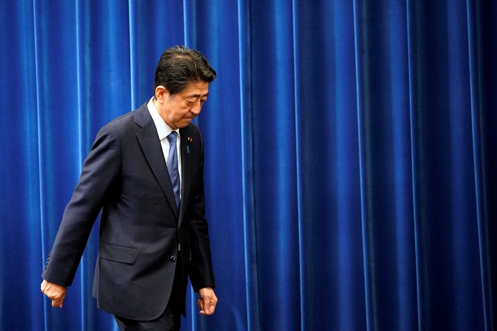 日本首相安倍晉三辭職下台。（湯森路透）