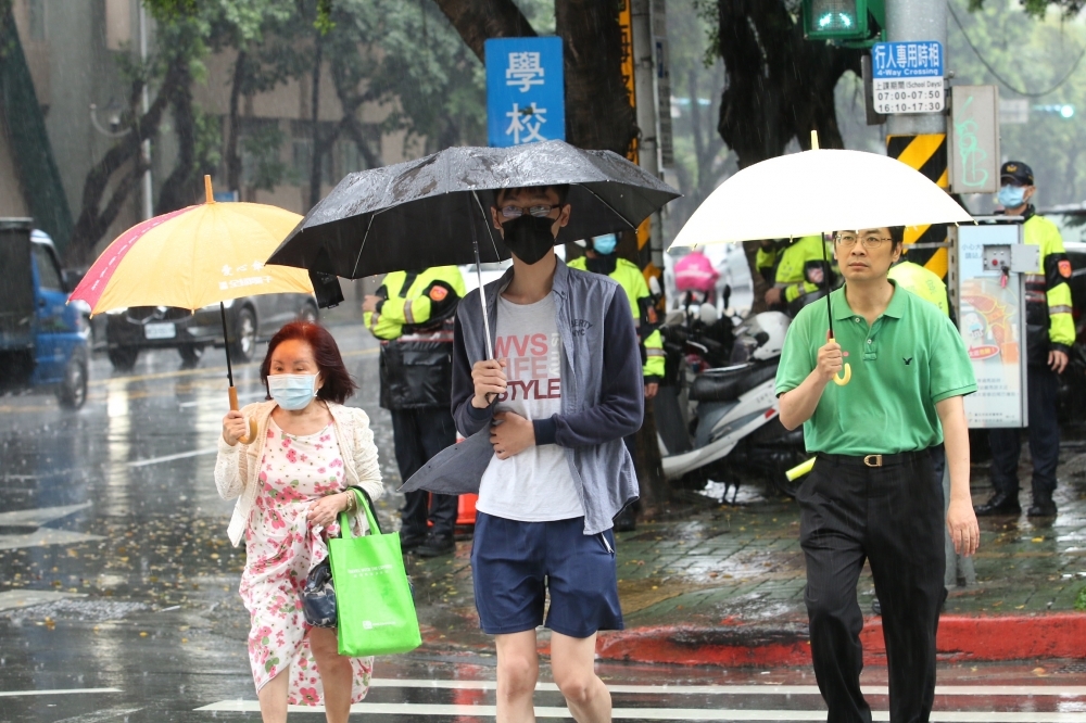 氣象專家吳德榮指出，9日起雨氣漸增，大氣趨不穩定，而10日至13日低壓帶籠罩台灣，將全台有雨。（資料照片／王侑聖攝）