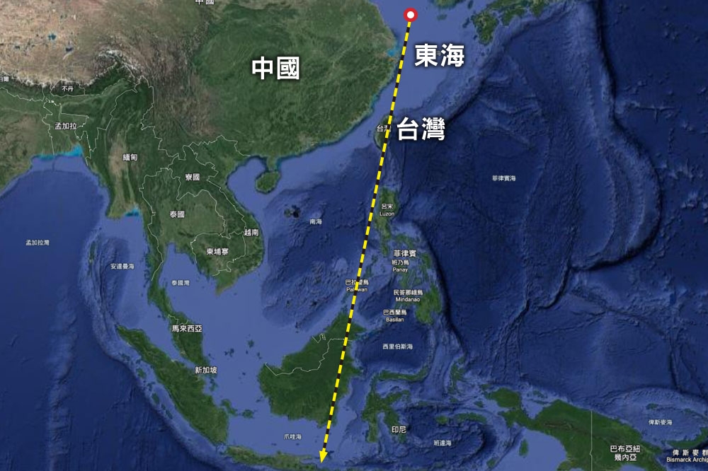 中國宣稱上午自黃海發射一枚載運火箭越過台灣上空。我國防部表示「充分掌握」。（設計畫面／取自Google Map）