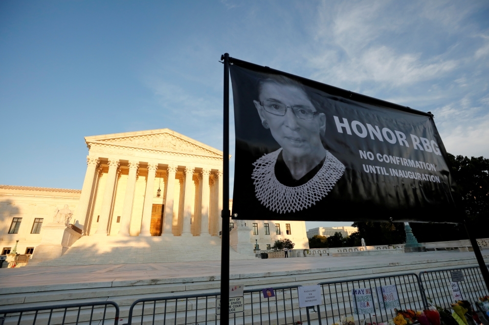 美國最高法院悼念逝世大法官金斯堡。（湯森路透）