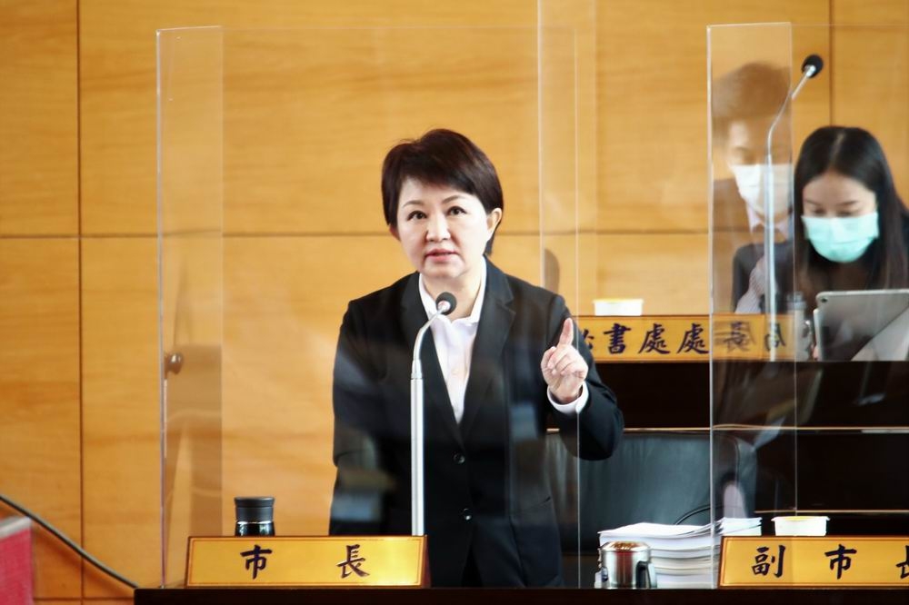 台中市長盧秀燕在市議會進行施政總報告。（台中市府提供）