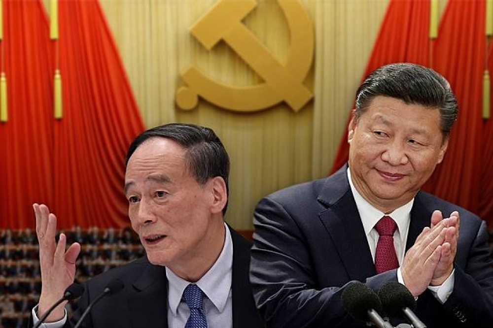 中國國家副主席王岐山（左）已1個月未露面，加上友人、部將落馬，政治之路傳出倒數。（合成畫面／資料照片）