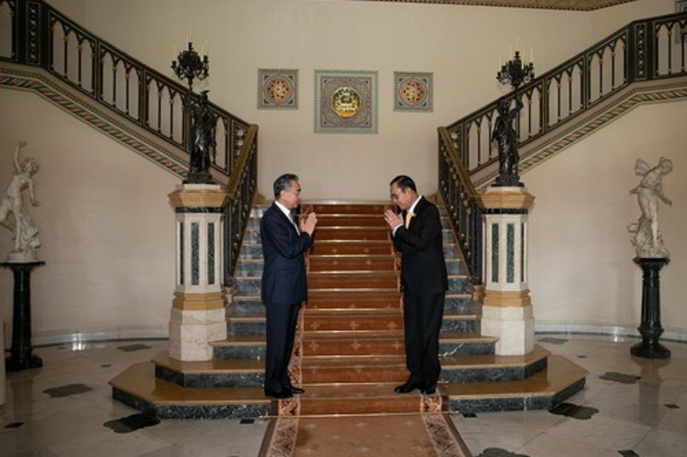 中國外交部長王毅會見泰國總理帕拉育。（中國外交部）