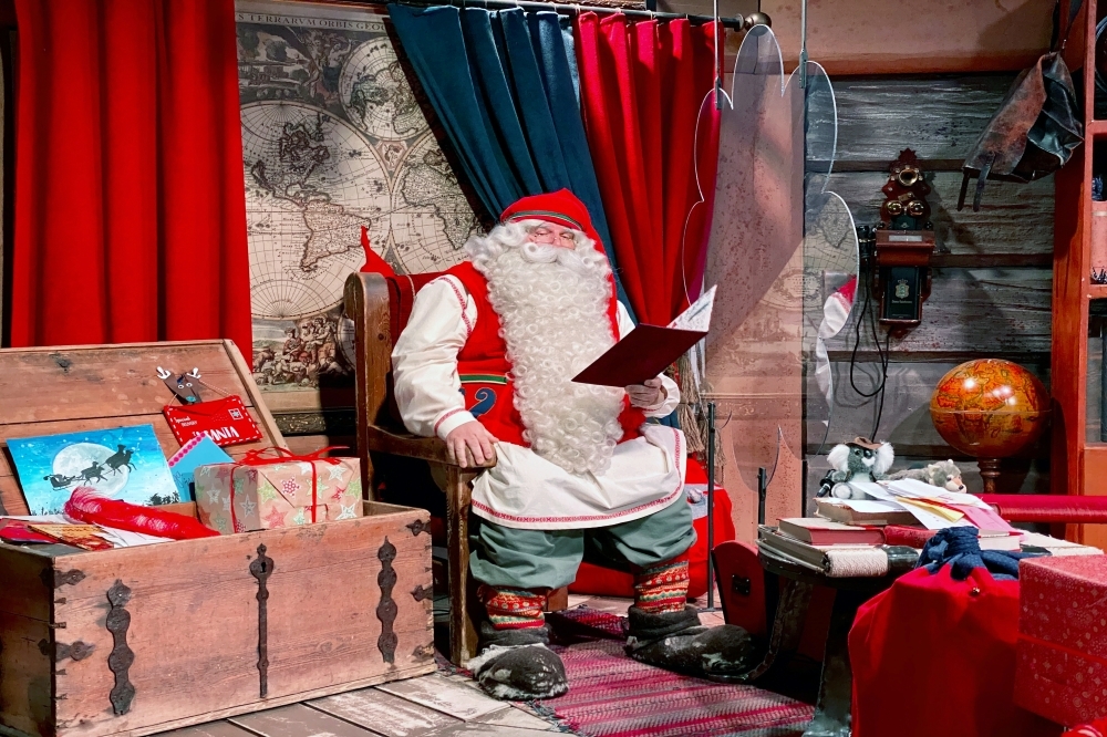 芬蘭北部的羅瓦涅米（Rovaniemi）裡的耶誕老人。（湯森路透）