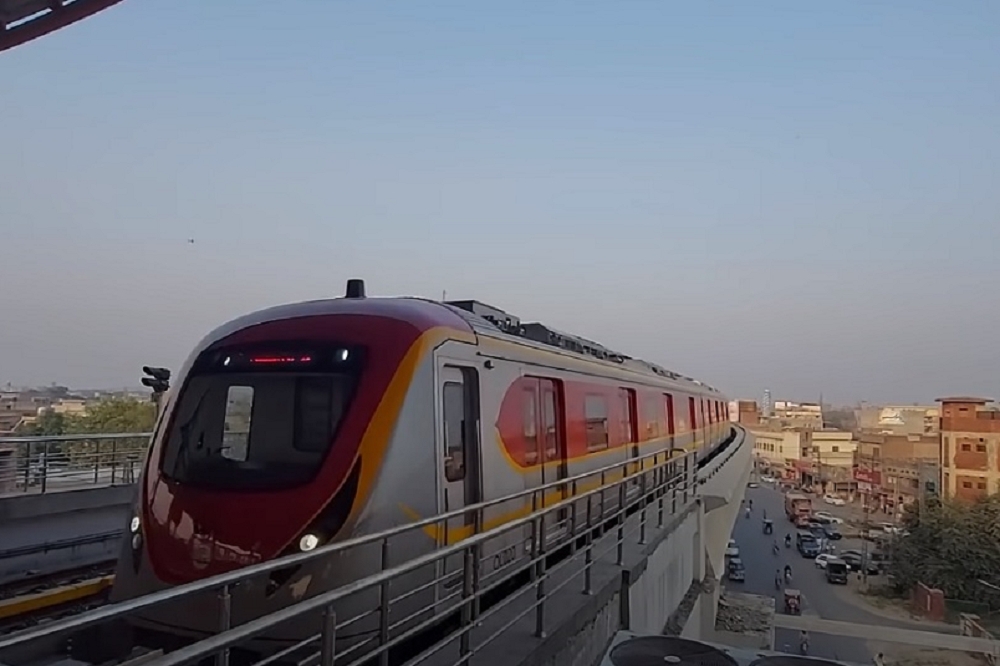 巴基斯坦於25日開通首條地鐵線。（擷取自YouTube）