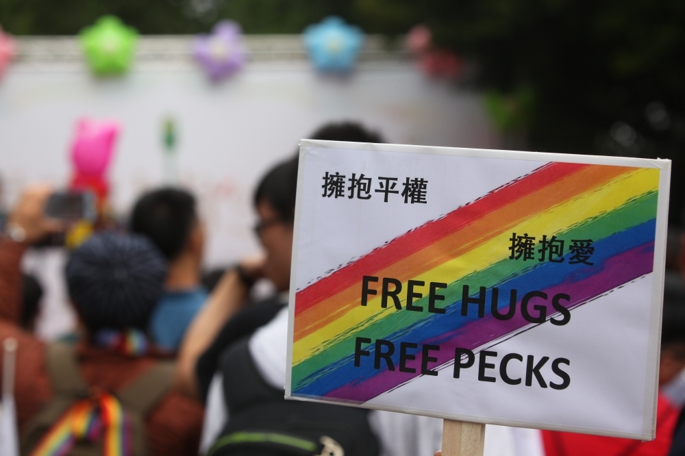 第18屆「台灣同志遊行」本周日舉行，國民黨青年團組團，即便黨內砲聲隆隆，部分藍委也有意加入，以行動力挺婚姻平權。（資料照片/張哲偉攝）
