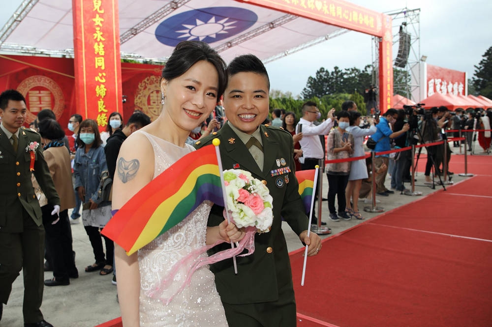 台灣三軍聯合婚禮在30日登場，由於今年是首度有同性伴侶參加聯合婚禮，因此更躍上英媒《BBC》的版面。（取自陸軍臉書）
