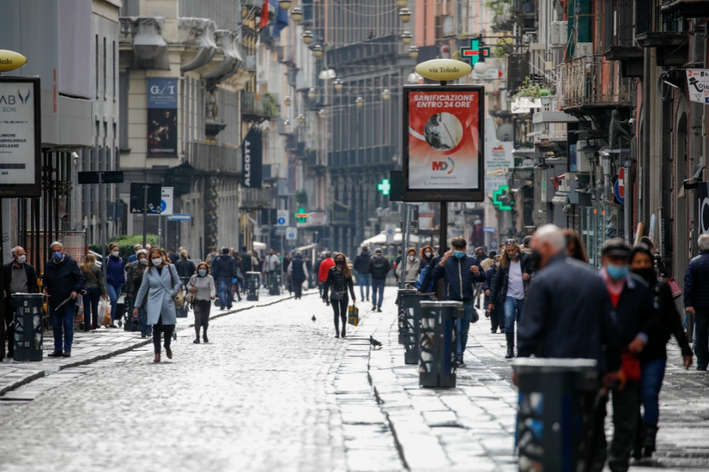 義大利拿波里街頭人潮減少許多。（湯森路透）