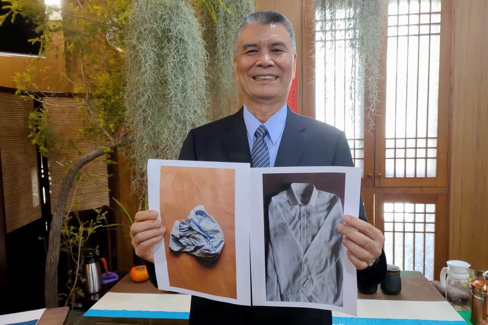 林坤旺過去都穿如右邊照片一件近萬的名牌，如今自在穿著左邊回收的襯衫。（楊文琳攝）