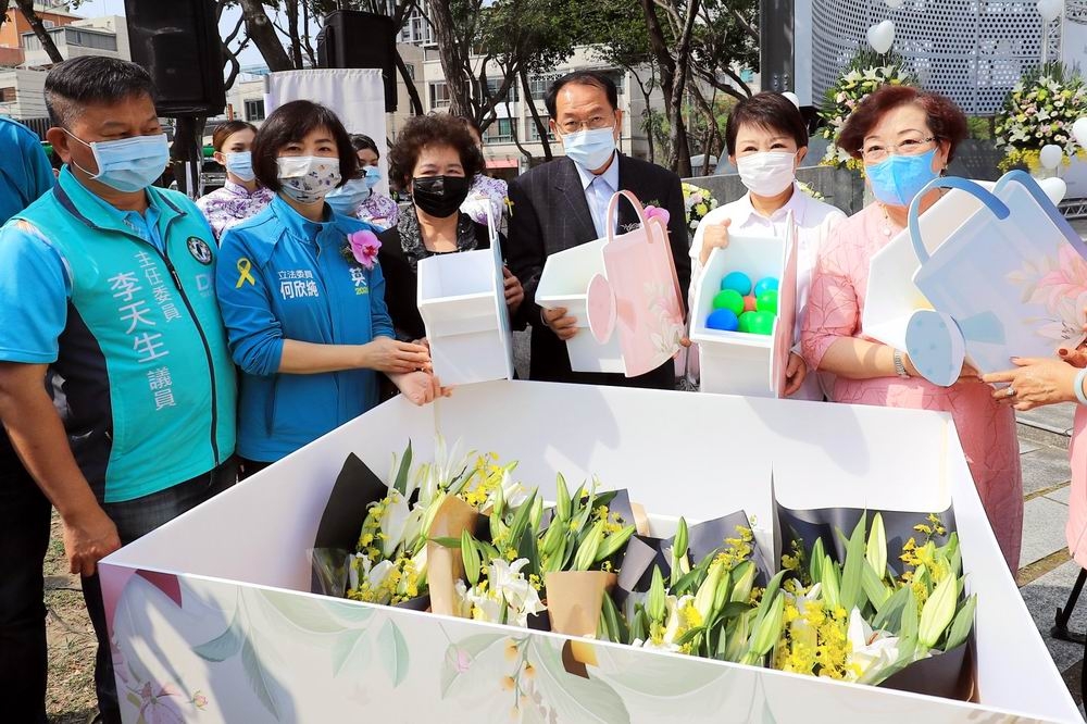 台中市長盧秀燕出席二二八74週年紀念追思會。（楊文琳攝）