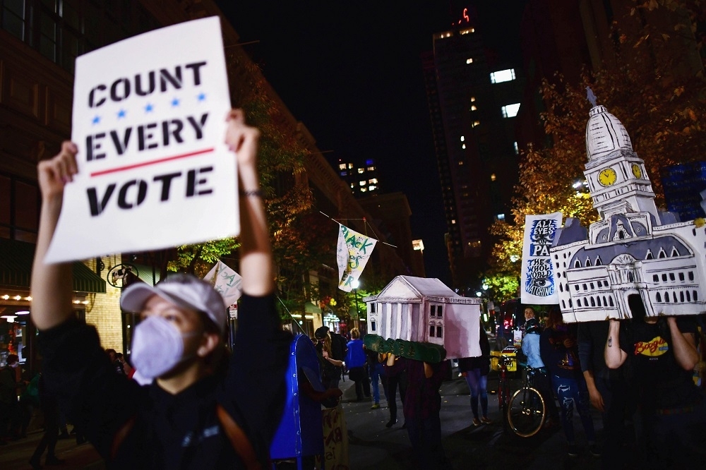 美国民众抗议要「计算每一张选票」。（汤森路透）(photo:UpMedia)