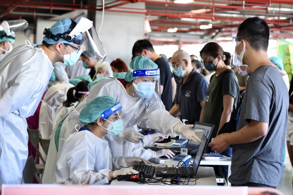 台北市環南市場再爆41人染疫，雙北疫情拉緊報，目前已知13人住新北。（資料照片／張哲偉攝）