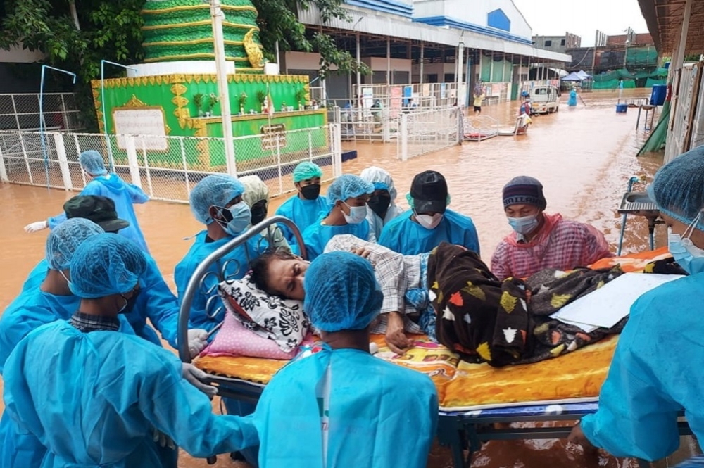 緬甸疫情失控，專家擔憂成為超級傳染國，不僅衝擊國民也將危害區域健康安全。（湯森路透）