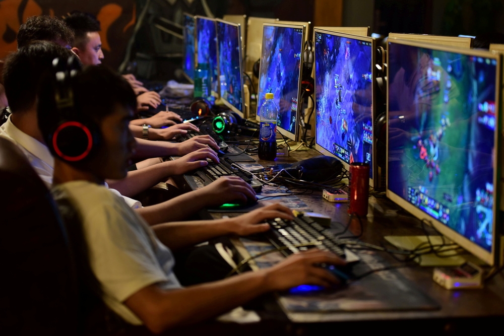 青少年玩家在网咖进行英雄联盟对战。（汤森路透）(photo:UpMedia)