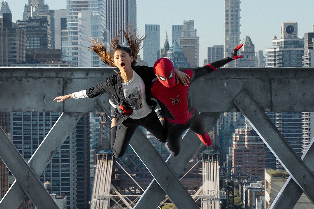 《蜘蛛人：無家日》在粉絲千呼萬喚下總算上映，票房立即橫掃全球。（索尼影業提供）
