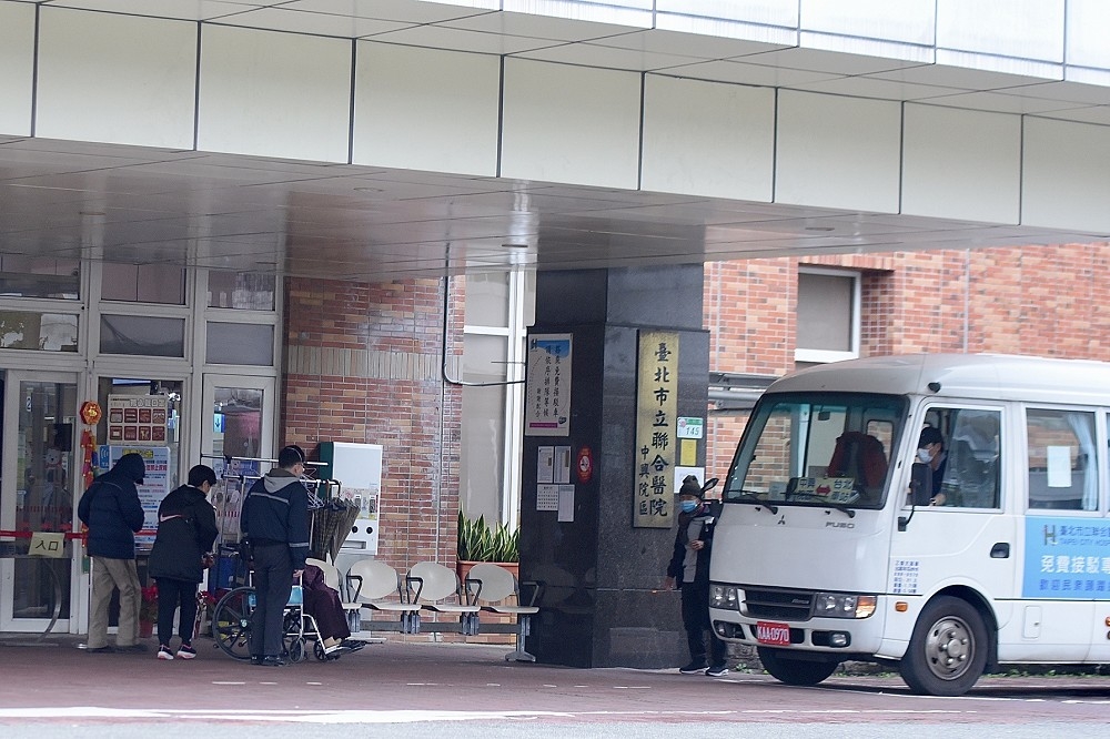 中興醫院驚爆院內有護理師遭感染確診，台北市長柯文哲下午也將出面說明。（張哲偉攝）