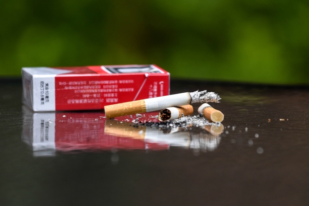 反菸團體拒絕加熱菸，等於讓癮君子只能繼續使用危害最高的紙菸，並讓二手煙持續影響不抽菸群體。（資料照片／葉信菉攝）