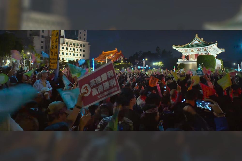 香港反送中紀錄片《時代革命》將2020年總統蔡英文競選的造勢晚會現場，搬上大銀幕。（時代革命提供）