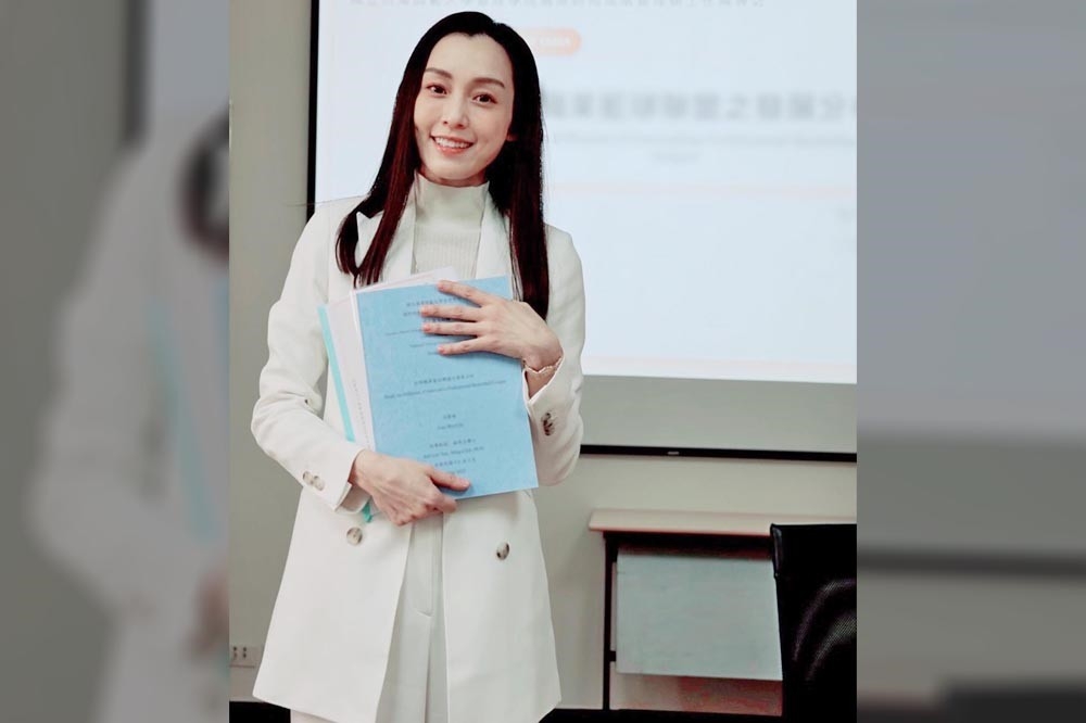 歌手范瑋琪正在臺師大管理學院攻讀「國際時尚高階管理碩士」在職專班。（圖片摘自范瑋琪臉書）
