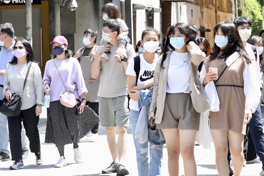 西台灣今天天氣晴朗且穩定，各地最高氣溫也超過30度。（王侑聖攝）