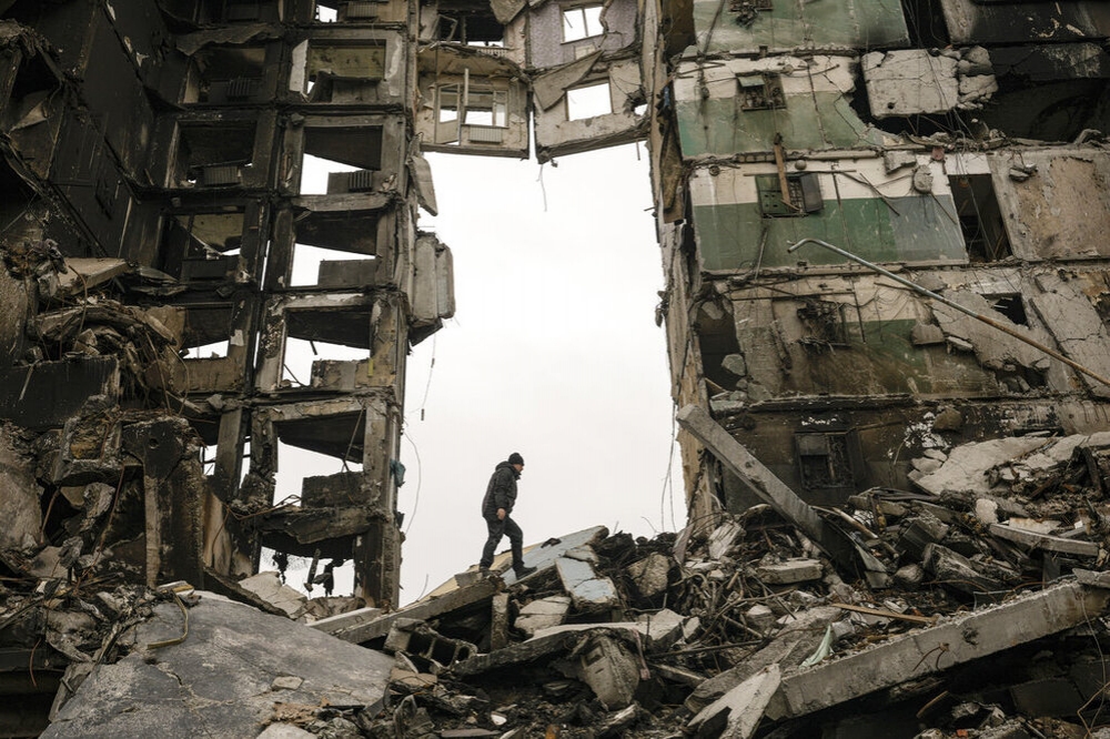 遭受戰火無情摧殘，烏克蘭眾多城鎮都呈現基礎建設嚴重損毀狀態。（美聯社）