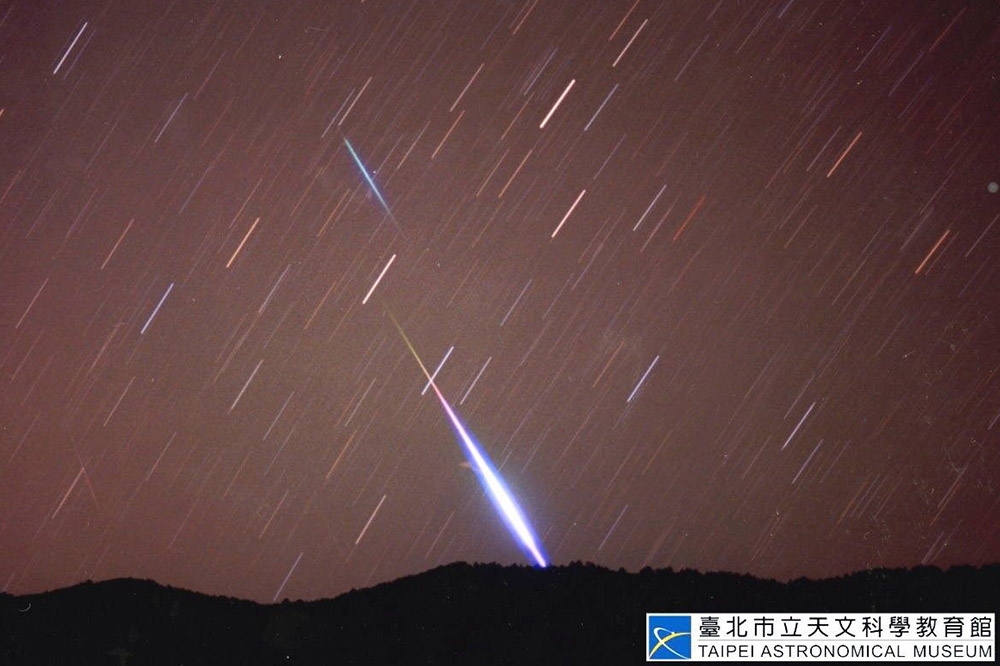 天琴座流星雨昨天晚間達最大化，一直到月底都有機會看到美麗的流星。（臺北市立天文科學教育館提供）